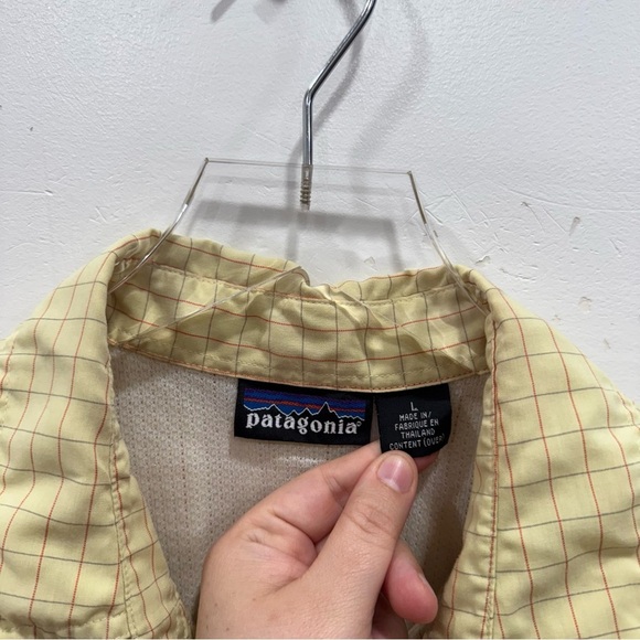 Patagonia Yellow Grid Print Long Sleeve Button Down Shirt Large *flawed* - Picture 2 of 9